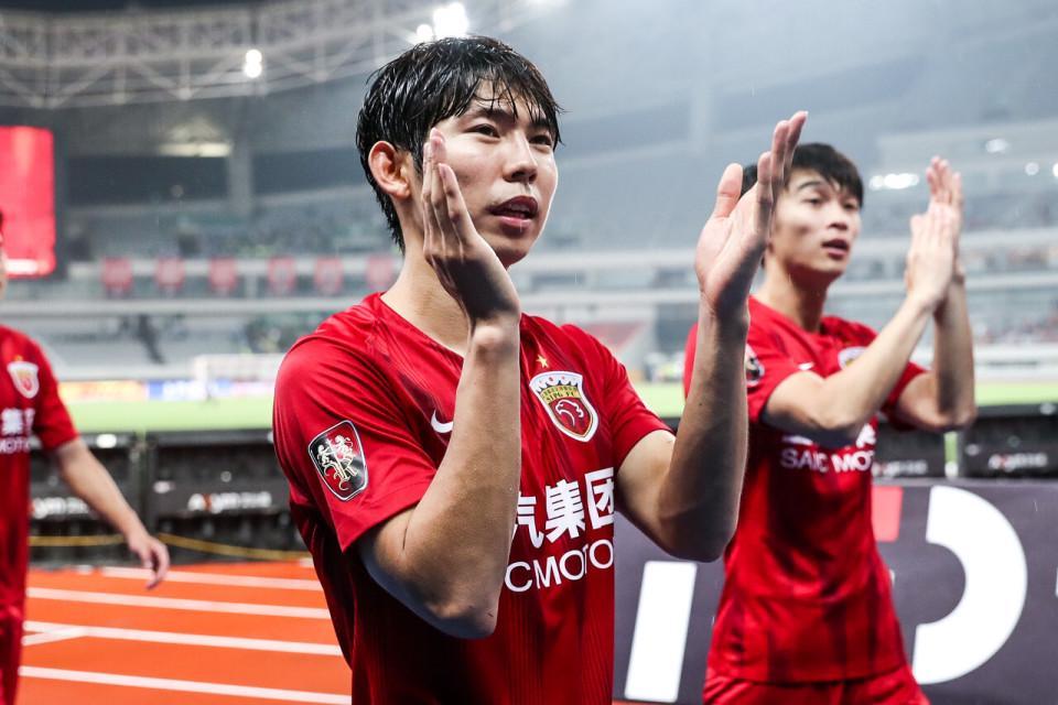 华体会-杨世元灾难一战!送点后飞铲逃红,媒体人集体开炮:穆帅得不偿失