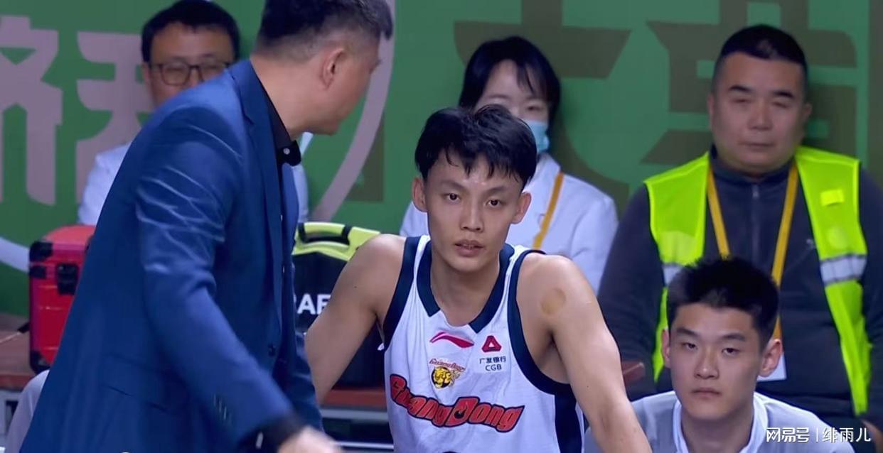 华体会官网-换帅的前奏？广东“七冠教头”霸气放话，朱芳雨施压杜锋！