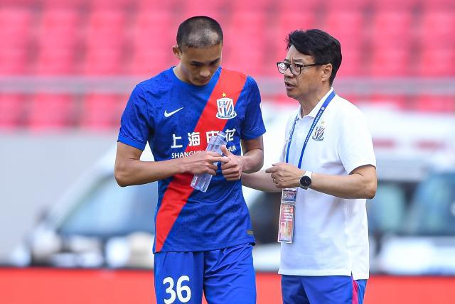 华体会体育-吴金贵连续2场神奇换人抢4分 23岁新星替补造3球