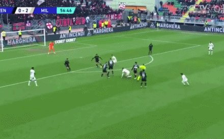 华体会官方-【意甲】伊布闪击 特奥梅开 AC米兰3-0威尼斯暂登顶