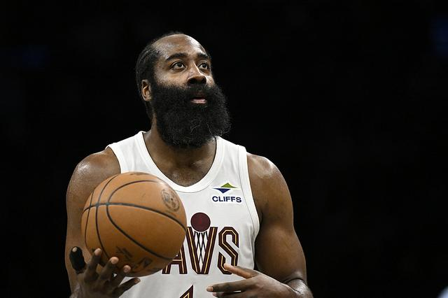 华体会-复出即创里程碑，哈登：希望退役那天慢点来|詹姆斯·哈登|克利夫兰骑士队|布鲁克林篮网队|NBA常规赛|摩西-布朗_新浪体育_新浪新闻