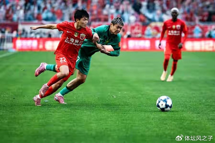 华体会体育-海港钱白花了，补强补了个寂寞，球迷不满，卫冕也基本无望了|上海海港|杨希|新赛季|超级杯|克劳德_新浪体育_新浪新闻