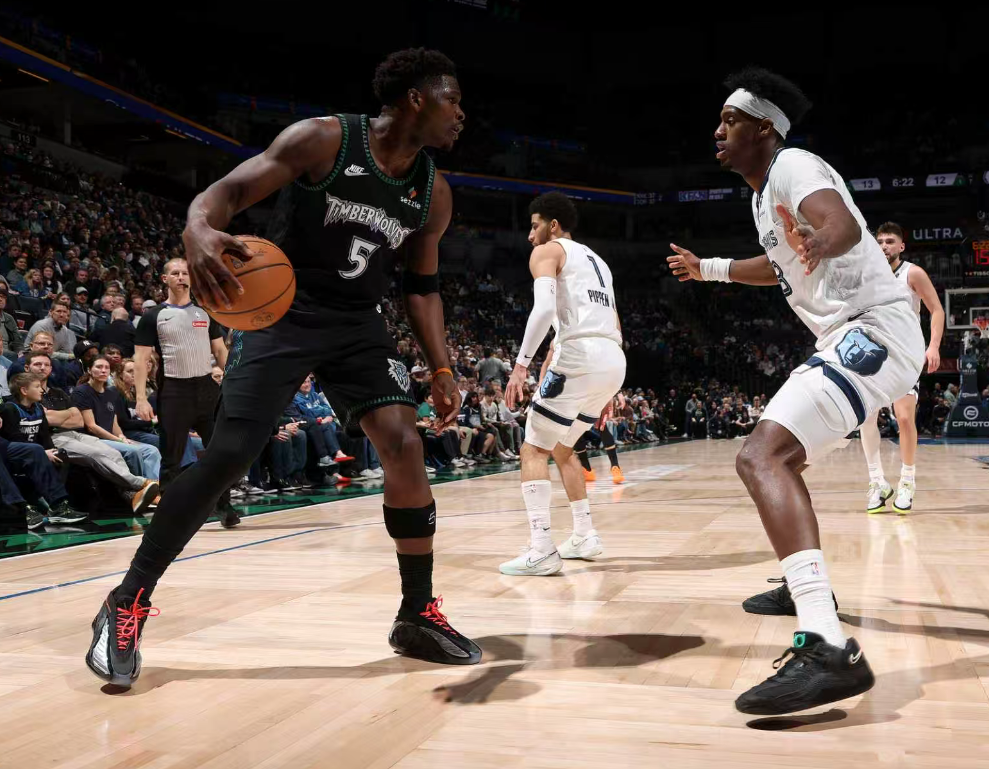 华体会-末节13分+决胜两罚！爱德华轰41+6+5断1帽 助森林狼稳住西区第四