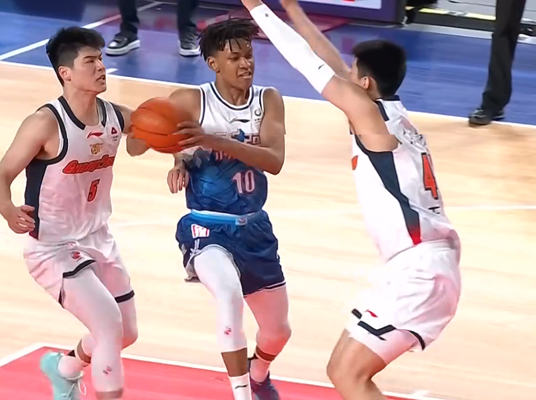 气势如虹！广东完美压制新疆，胡明轩三分建功，麦考尔首秀满分